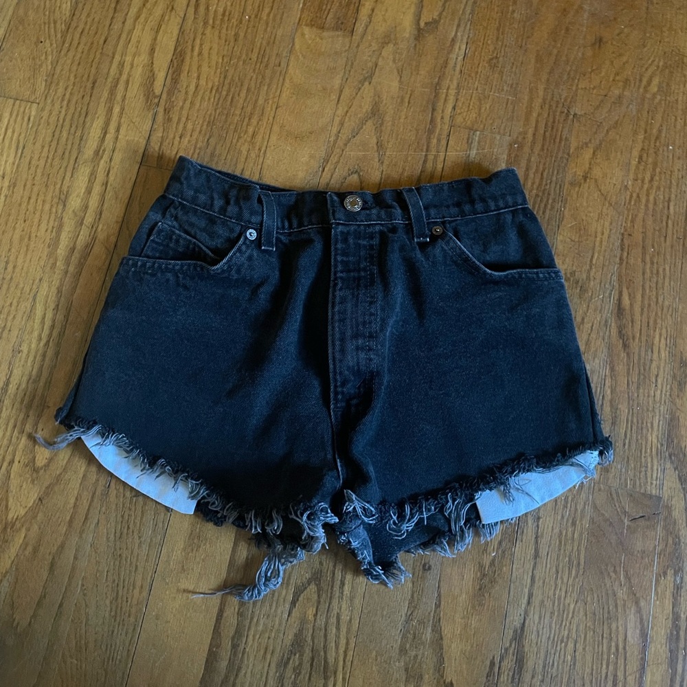 BLACK LEVIS SHORTS